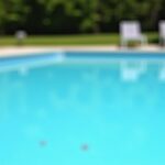 Comment doser l’eau de javel pour une piscine de 50 m³ : guide de calcul et astuces pratiques